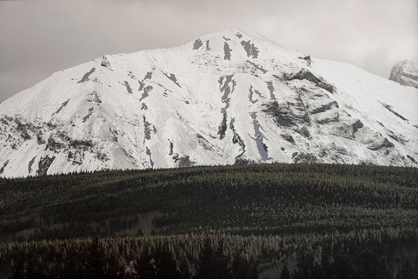 https://sistema.mirunadragan.com/files/gimgs/th-12_Dragan06_TheMountainsAreMirrors1-web.jpg